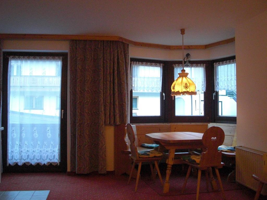 Hotel-Pension Flora Saalbach-Hinterglemm Ruang foto
