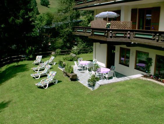 Hotel-Pension Flora Saalbach-Hinterglemm Bagian luar foto