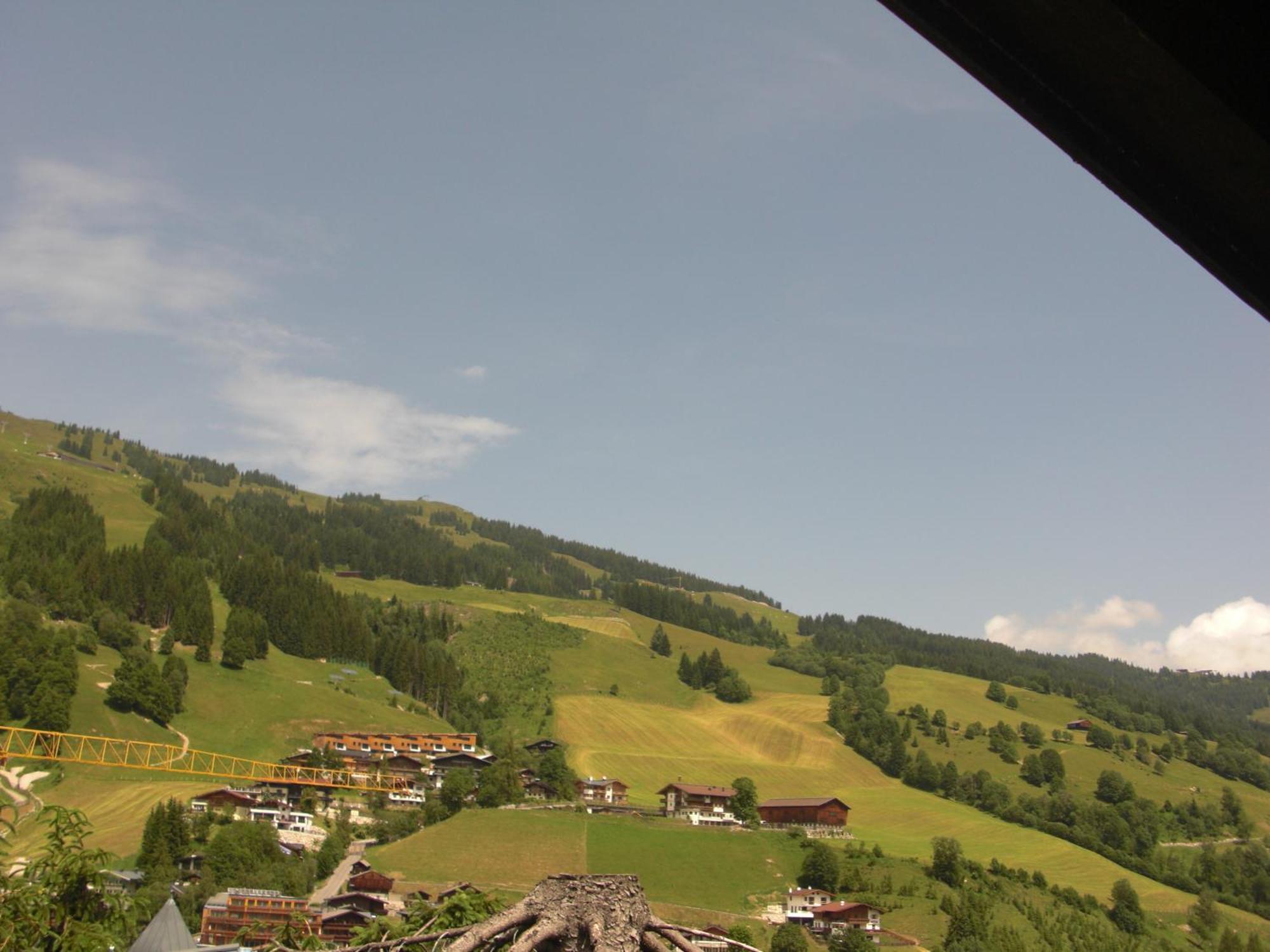 Hotel-Pension Flora Saalbach-Hinterglemm Bagian luar foto