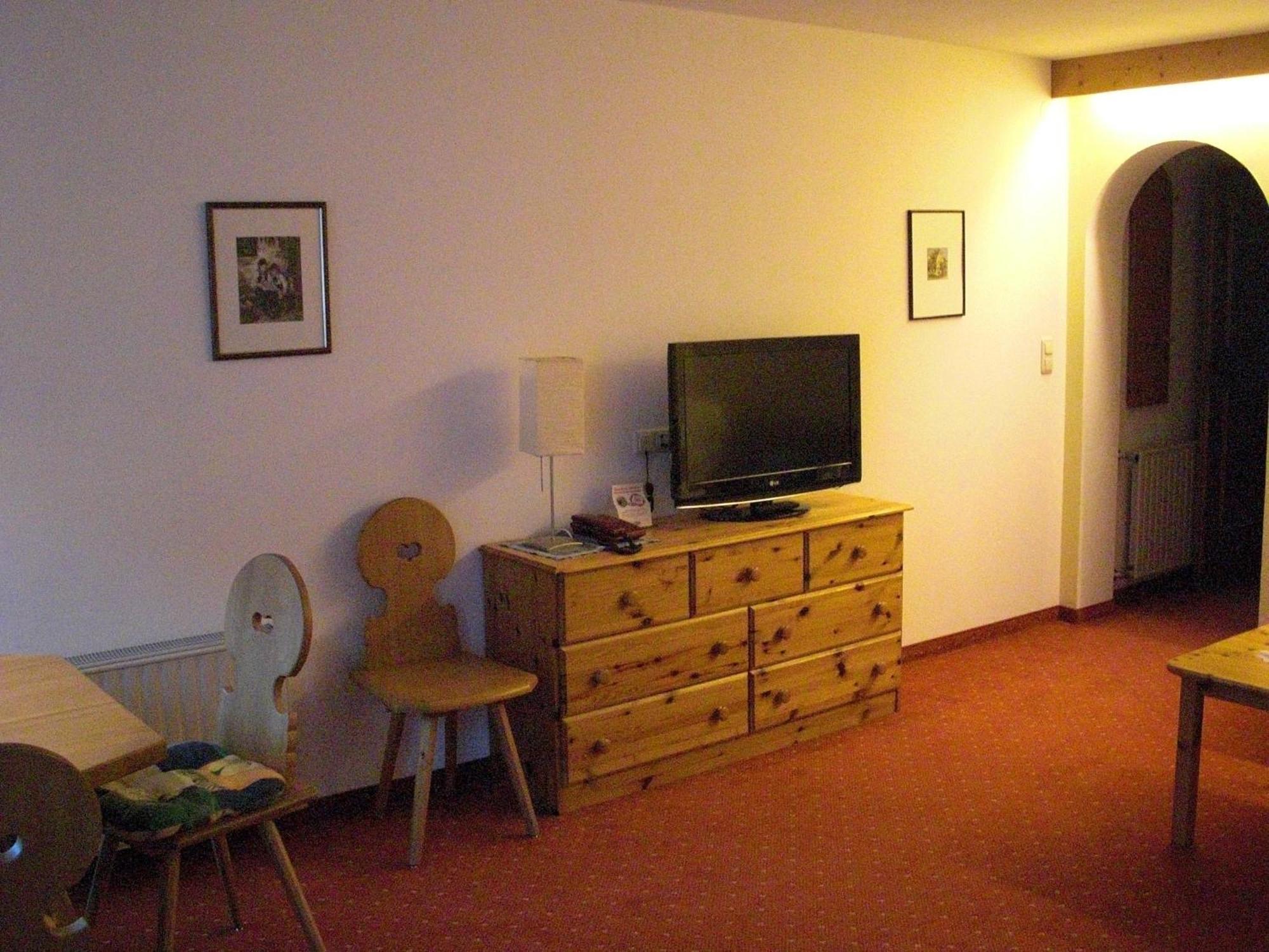 Hotel-Pension Flora Saalbach-Hinterglemm Ruang foto