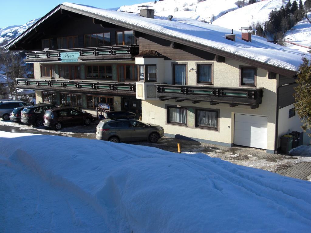 Hotel-Pension Flora Saalbach-Hinterglemm Bagian luar foto