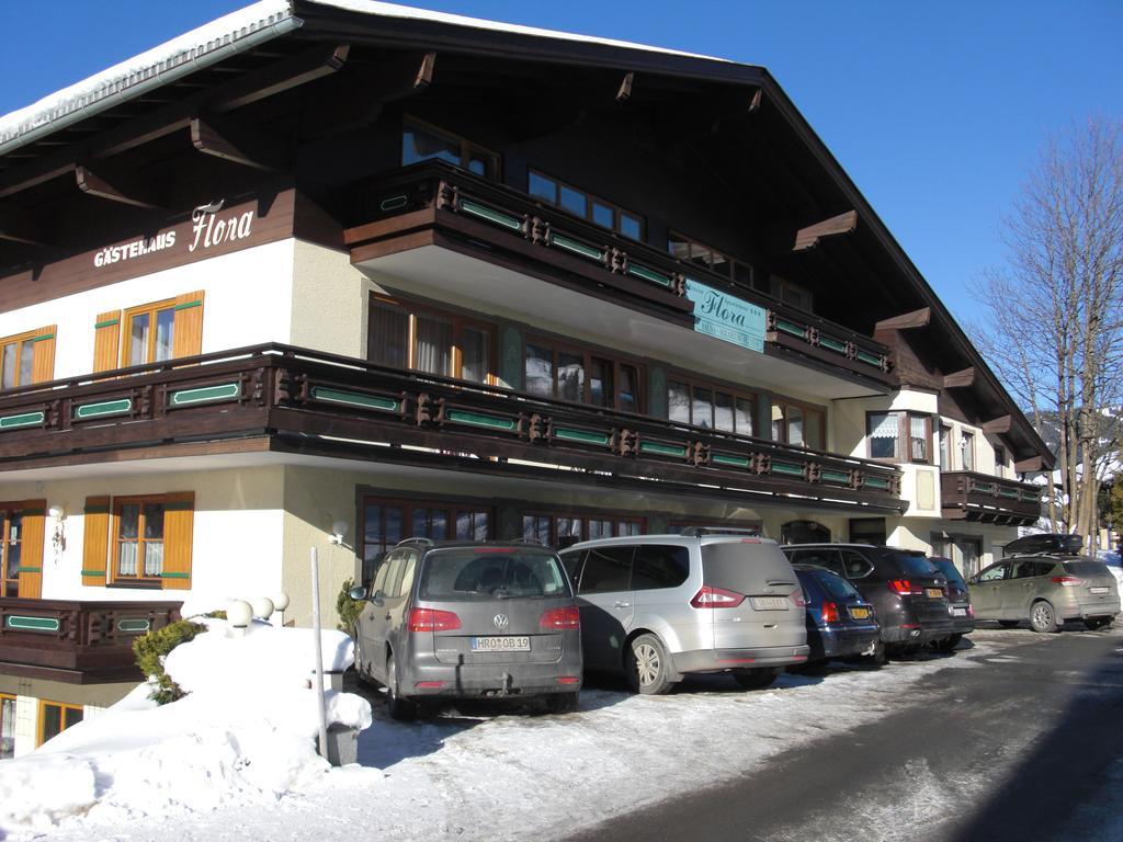 Hotel-Pension Flora Saalbach-Hinterglemm Bagian luar foto