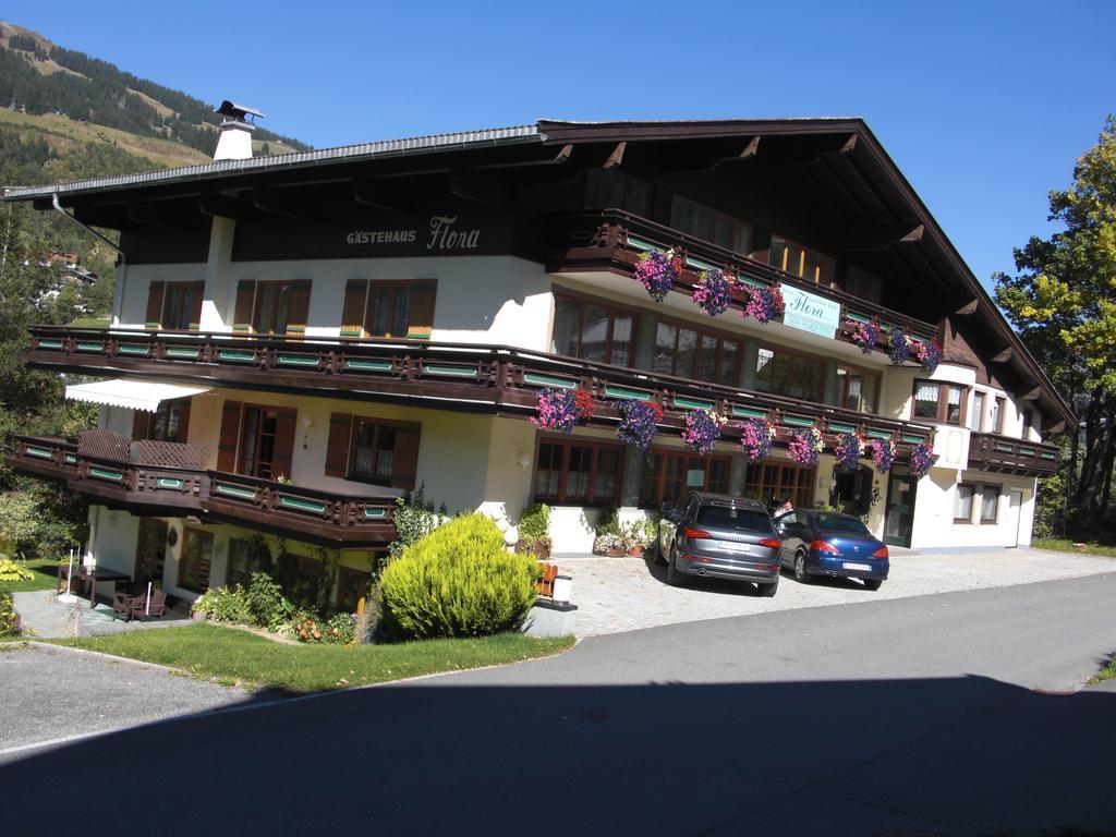 Hotel-Pension Flora Saalbach-Hinterglemm Bagian luar foto