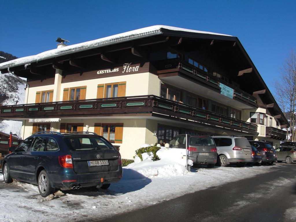 Hotel-Pension Flora Saalbach-Hinterglemm Bagian luar foto